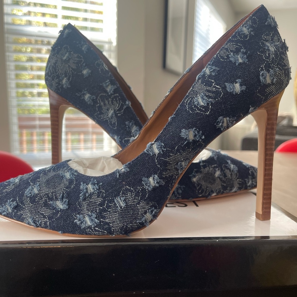 Nine West Size 11 Blue Denim heels